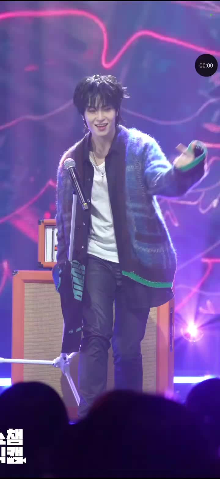 @Kpop Fancams🫧