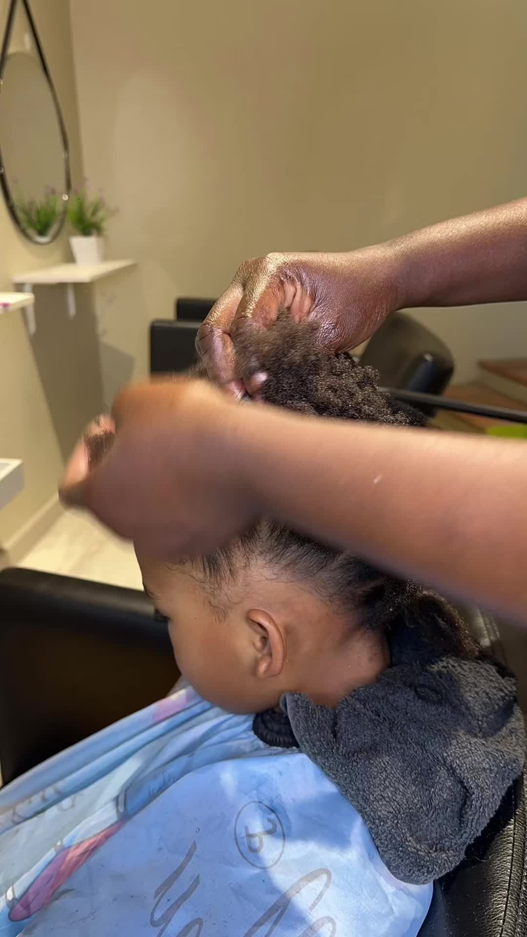 @lolanaturalhairbar