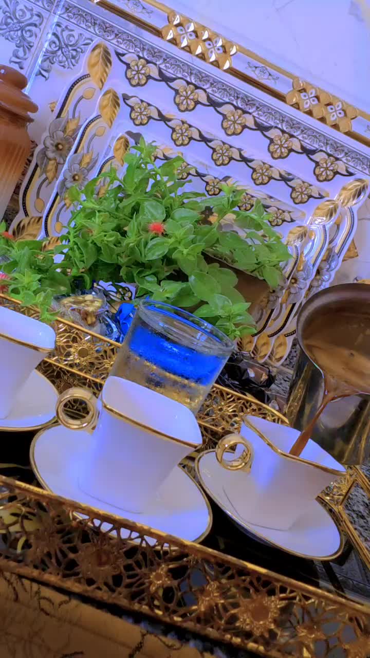 @حْوْرْ آلْعْيْنْ.