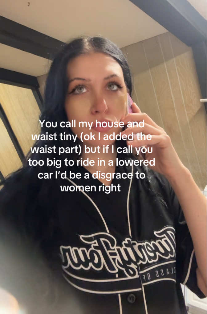 @brutalbritt 🖤🍒🎱📟🩶