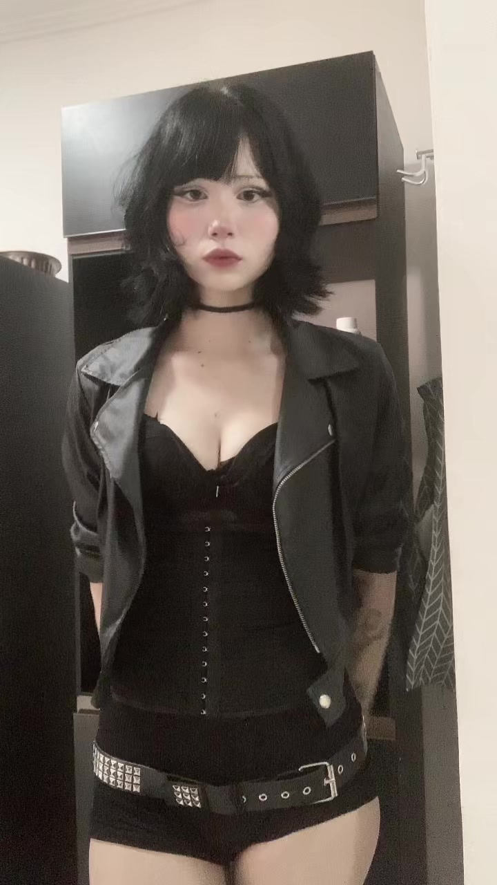 @bella⛧