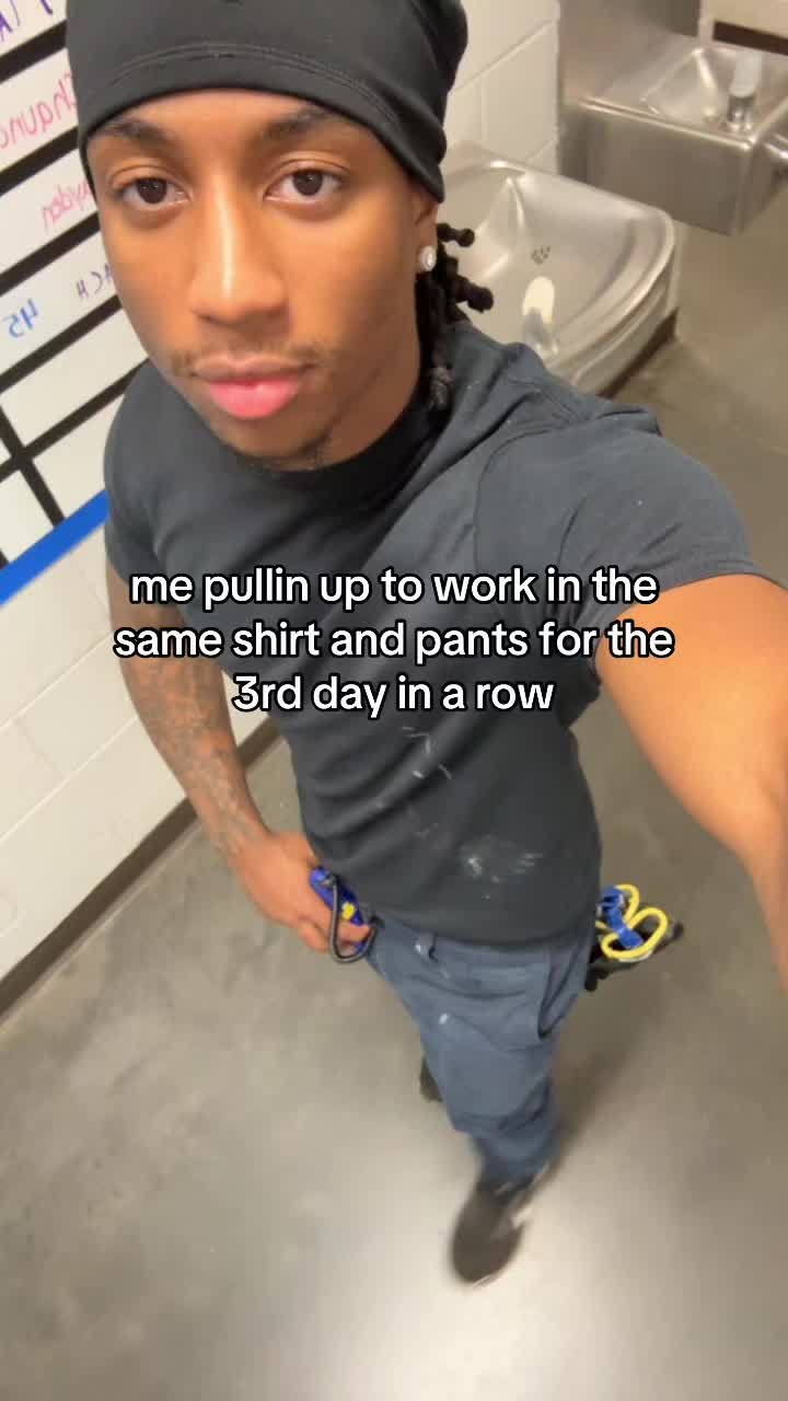 @ꨄ.