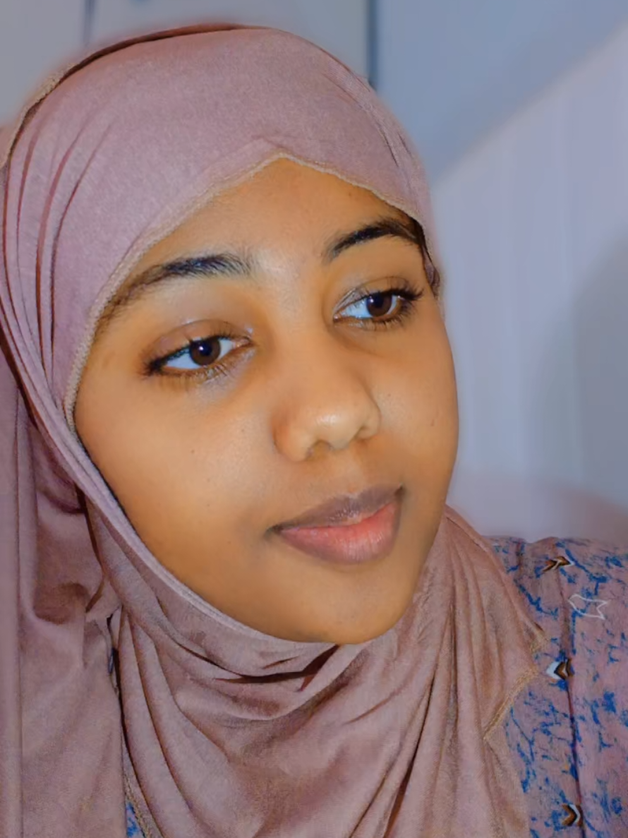 @Ashitii 🦋.....👆🧕🍫👑