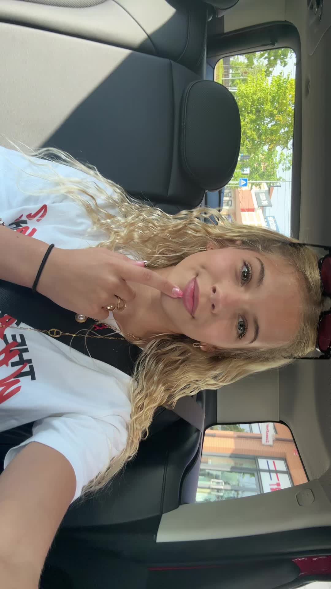 @𝚌𝚊𝚜𝚜𝚊𝚗𝚍𝚛𝚊🌺🥥🌴