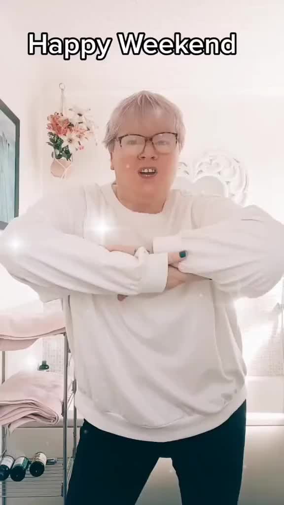 @Itsmedeedee
