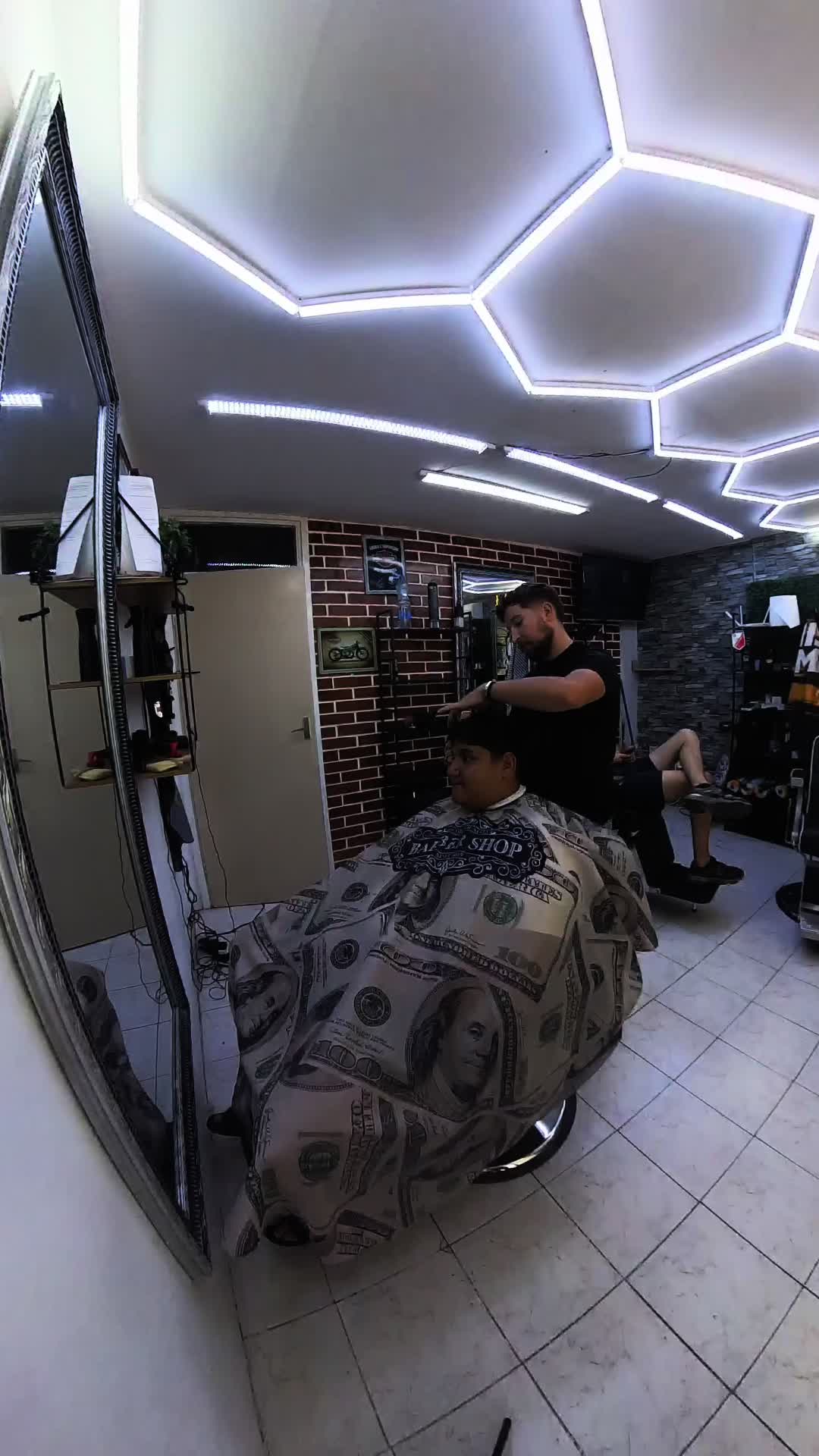 @FRESH BARBERSHOP