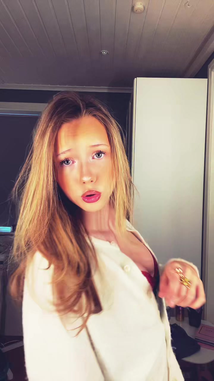 @𝒜𝓁𝒾𝒸ℯ🍸