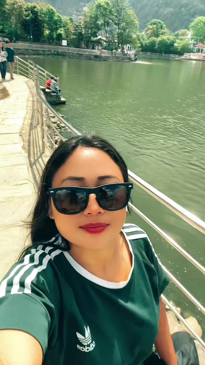 @लिम्माक्षित👸💅🏻🦋🌸