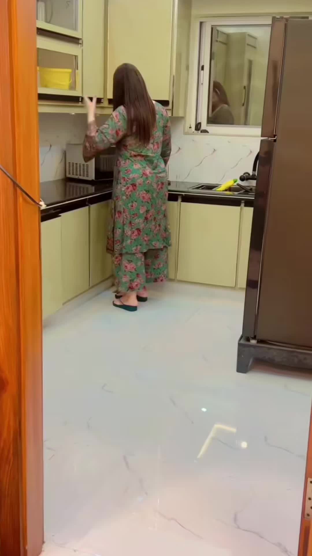 @𝐅𝐚𝐫𝐰𝐚 𝐪𝐮𝐞𝐞𝐧