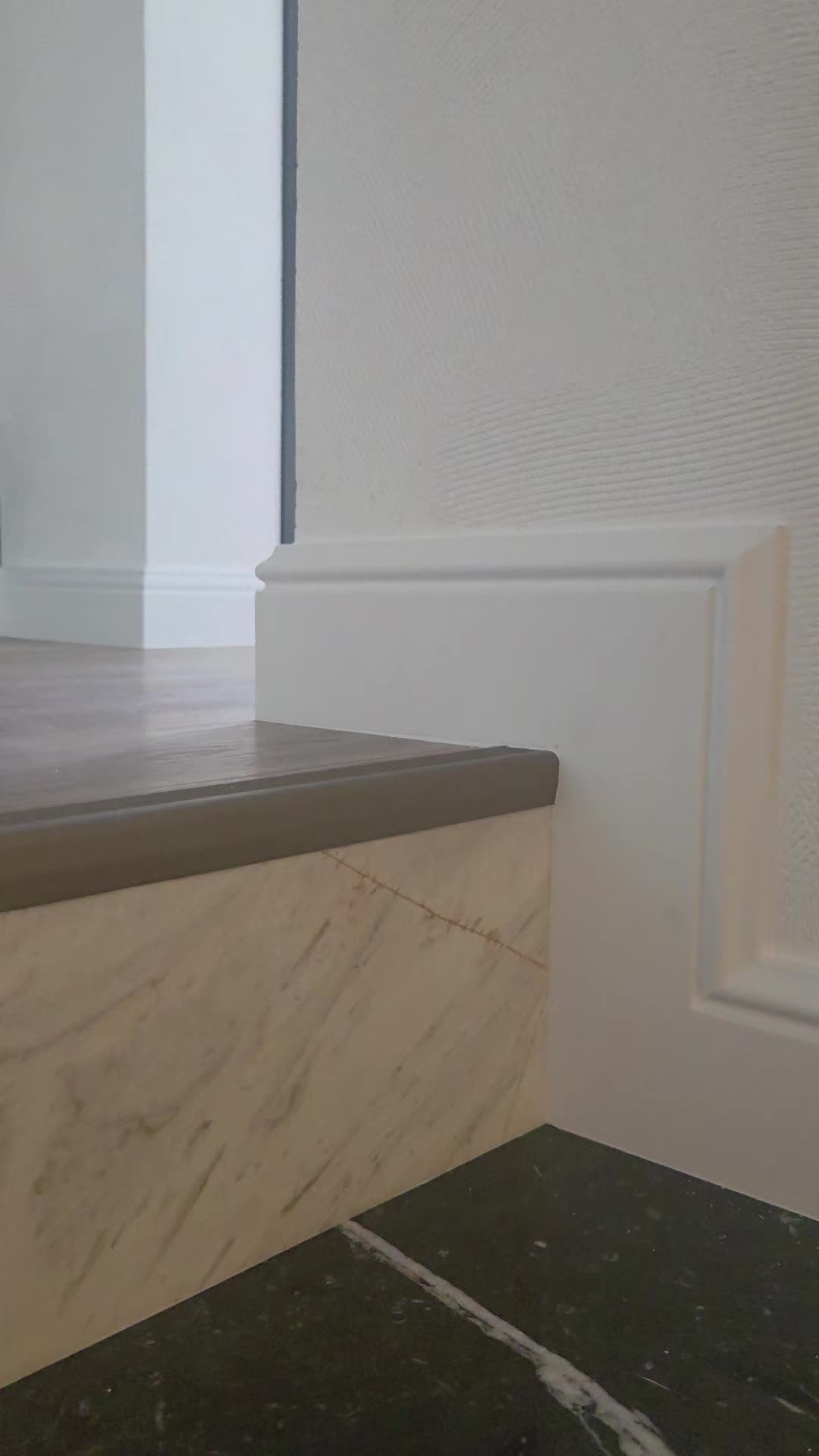 @Mesterul profilelor decorative