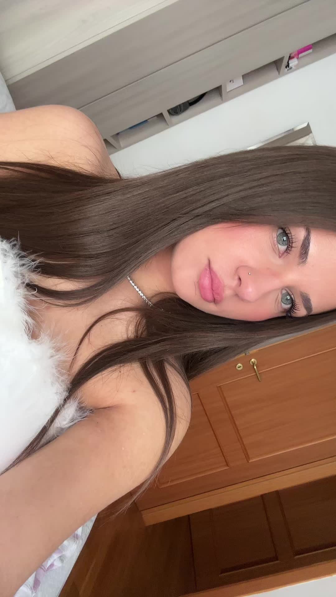 @👸🏼
