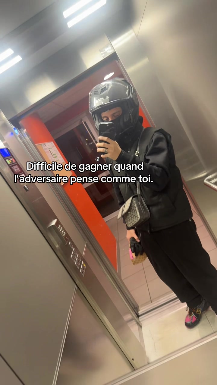 @𝗟&rsquo;𝗵𝗼𝗺𝗺𝗲 𝗺𝗮𝘀𝗾𝘂𝗲́