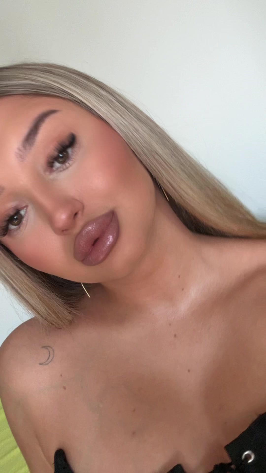 @Elennny