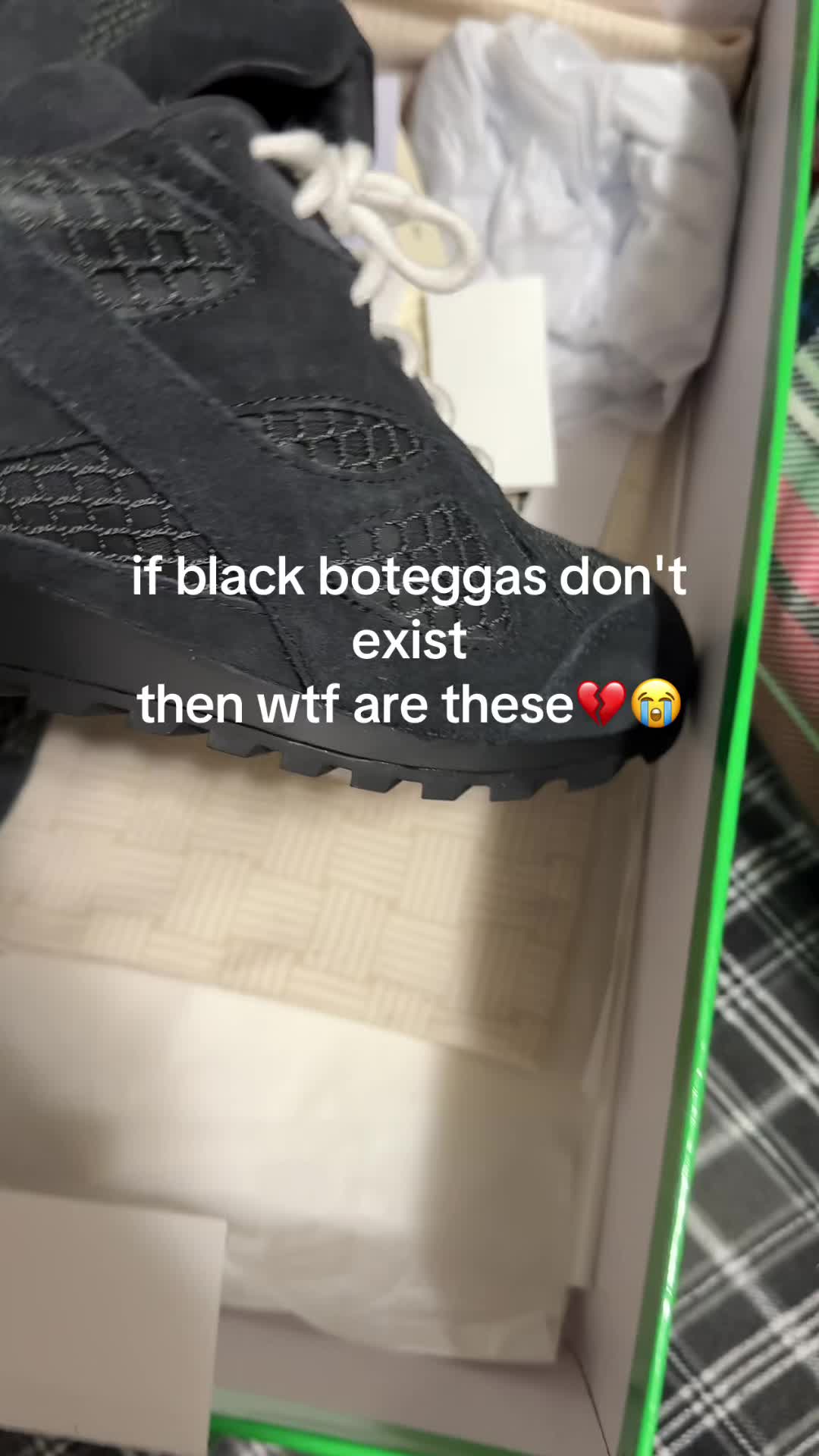 @⃟