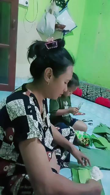 @Velina_