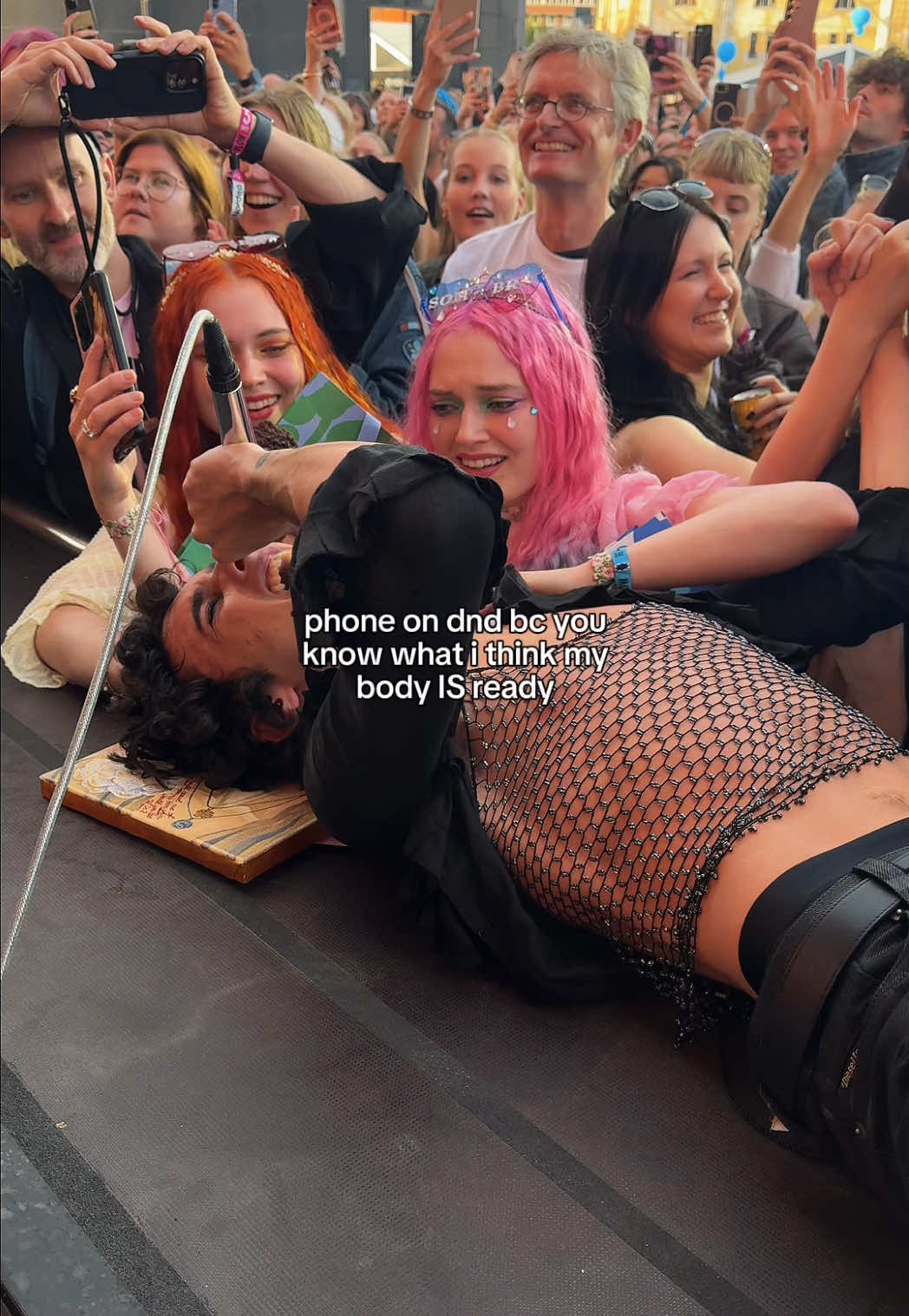 @sombr fans