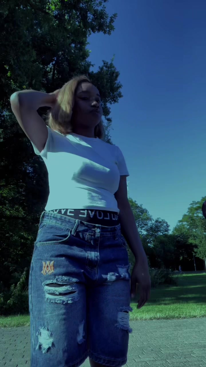 @Theresa🇦🇴🇩🇪