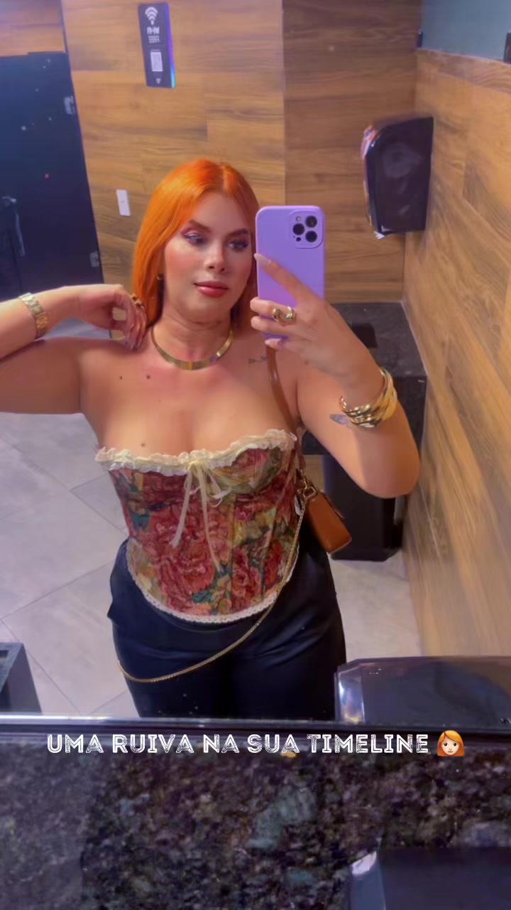 @D&eacute;bora Farias