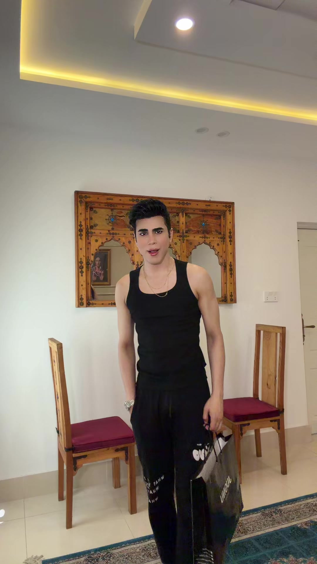 @Ken_