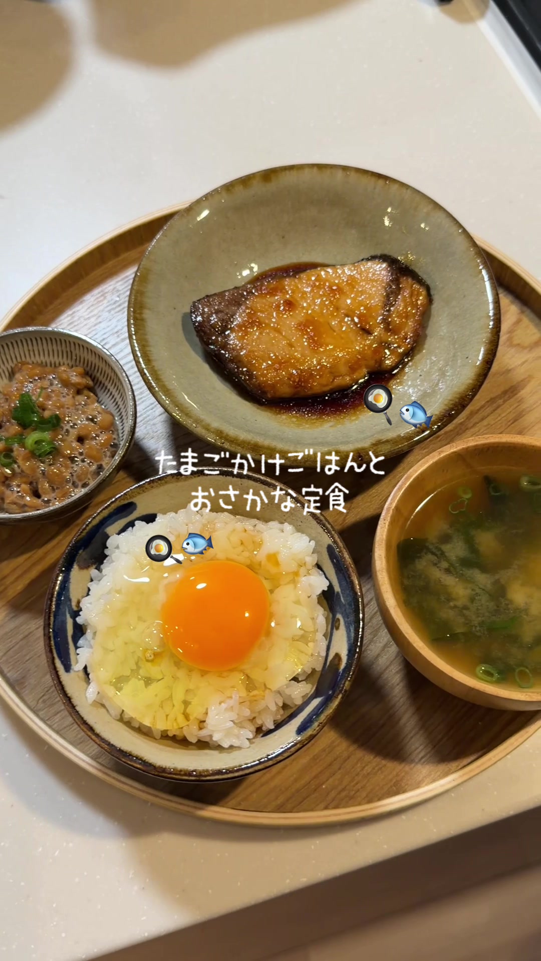 @にこ