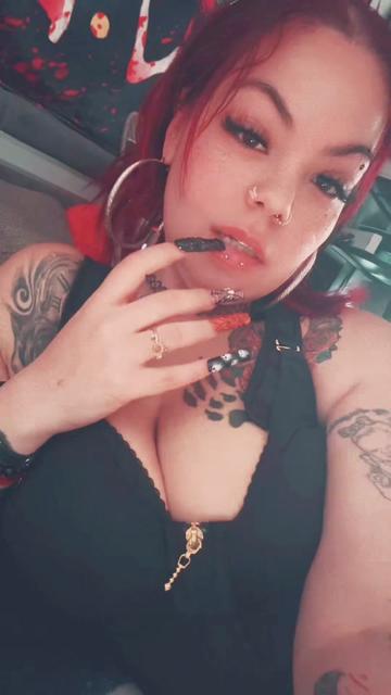 @🪬🖤զųɛɛŋɬąɬɬɛɖ👸🏻👑
