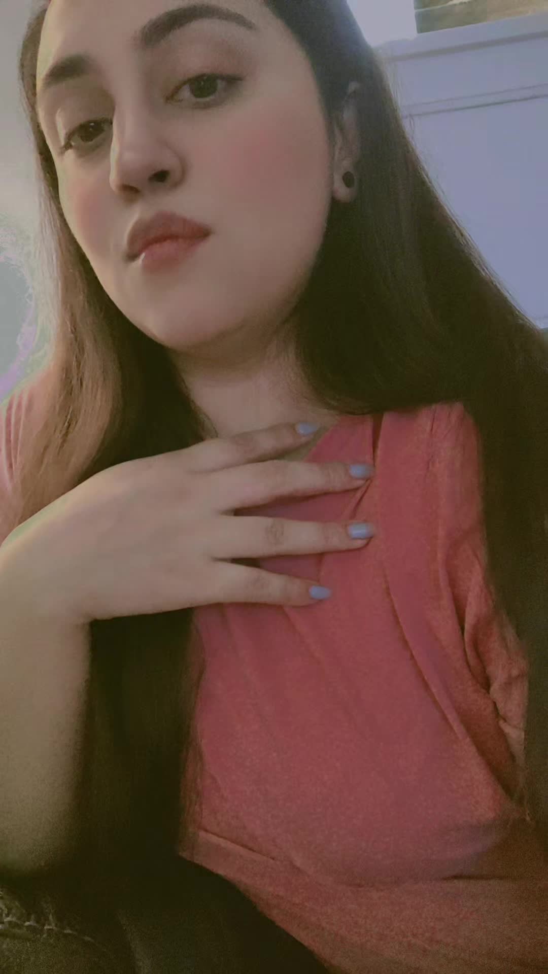 @Aroohanaz