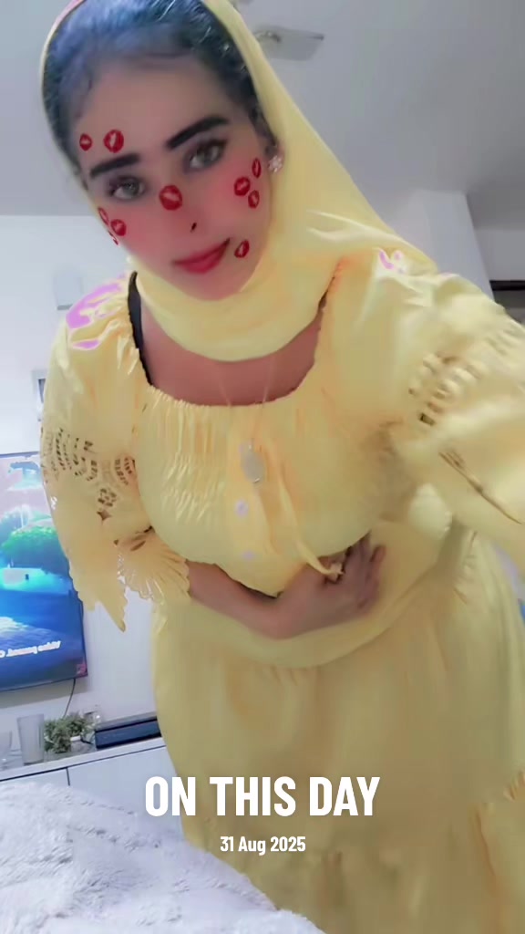 @officialqueencute🥰🤑🥂✅️