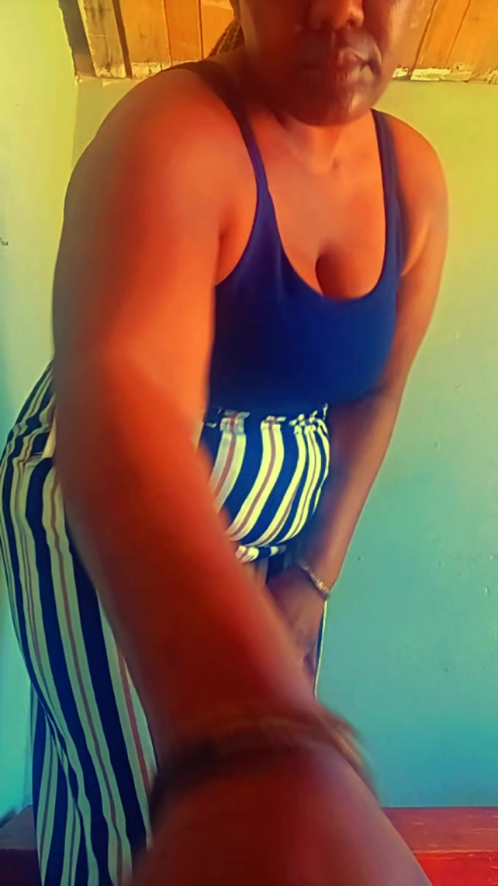 @🇦🇴queen adora🇳🇦