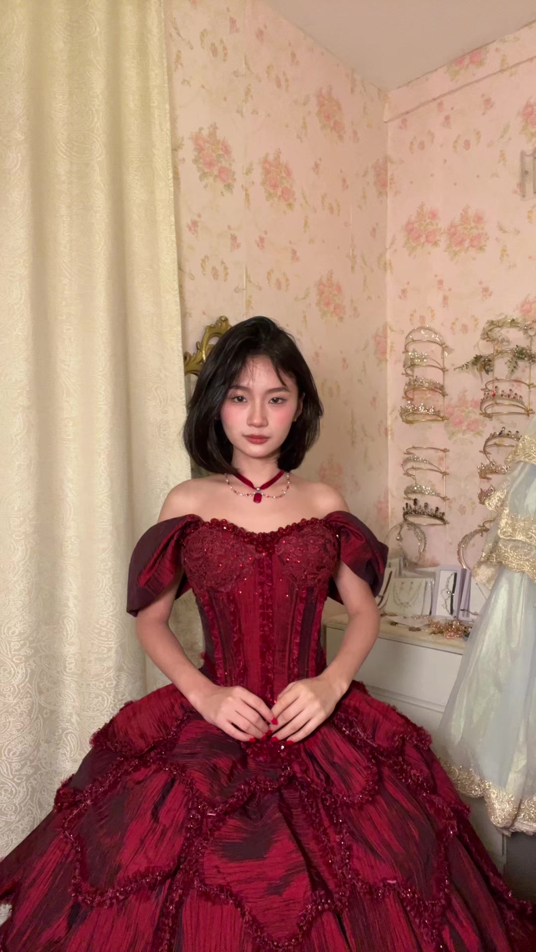 @enchantrail.gowns on IG
