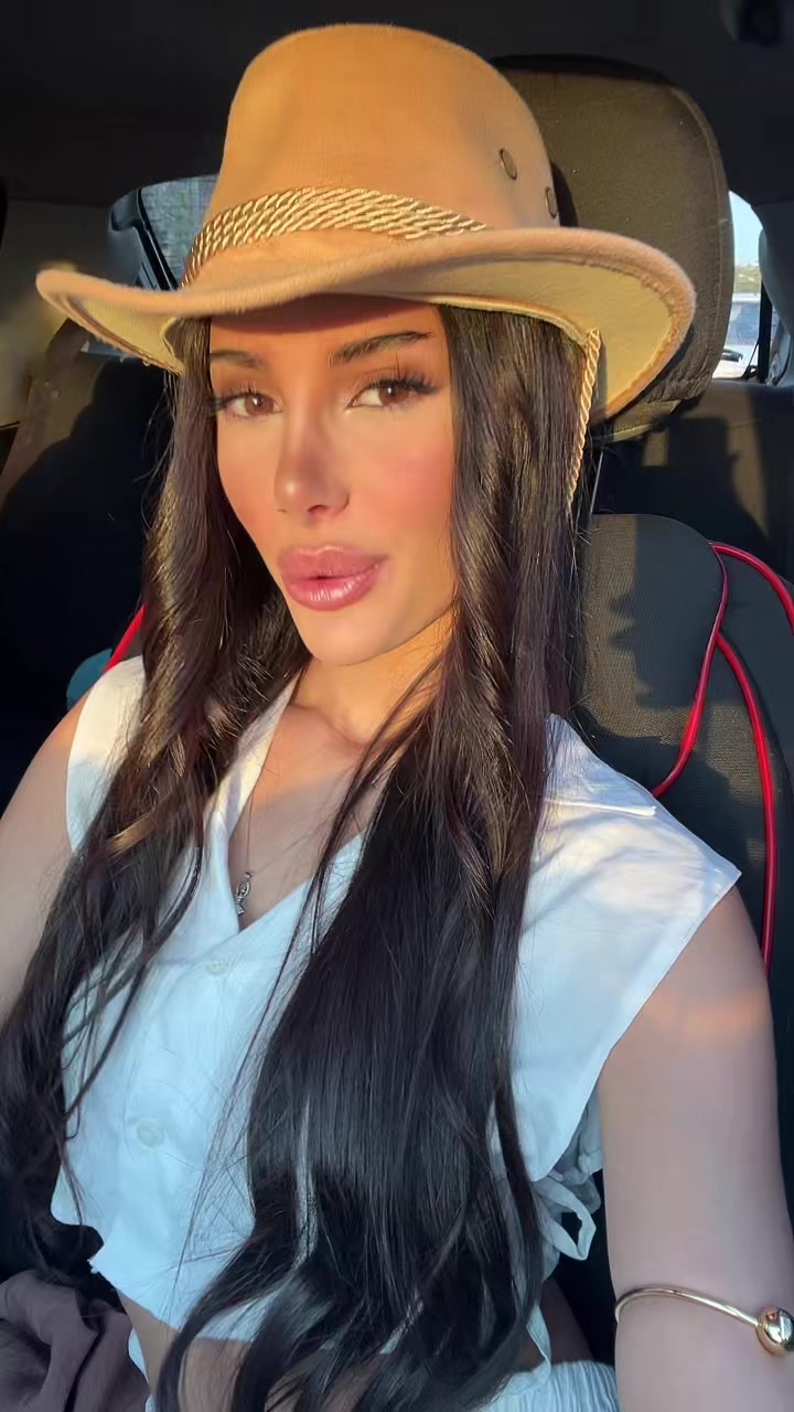@saraborhann