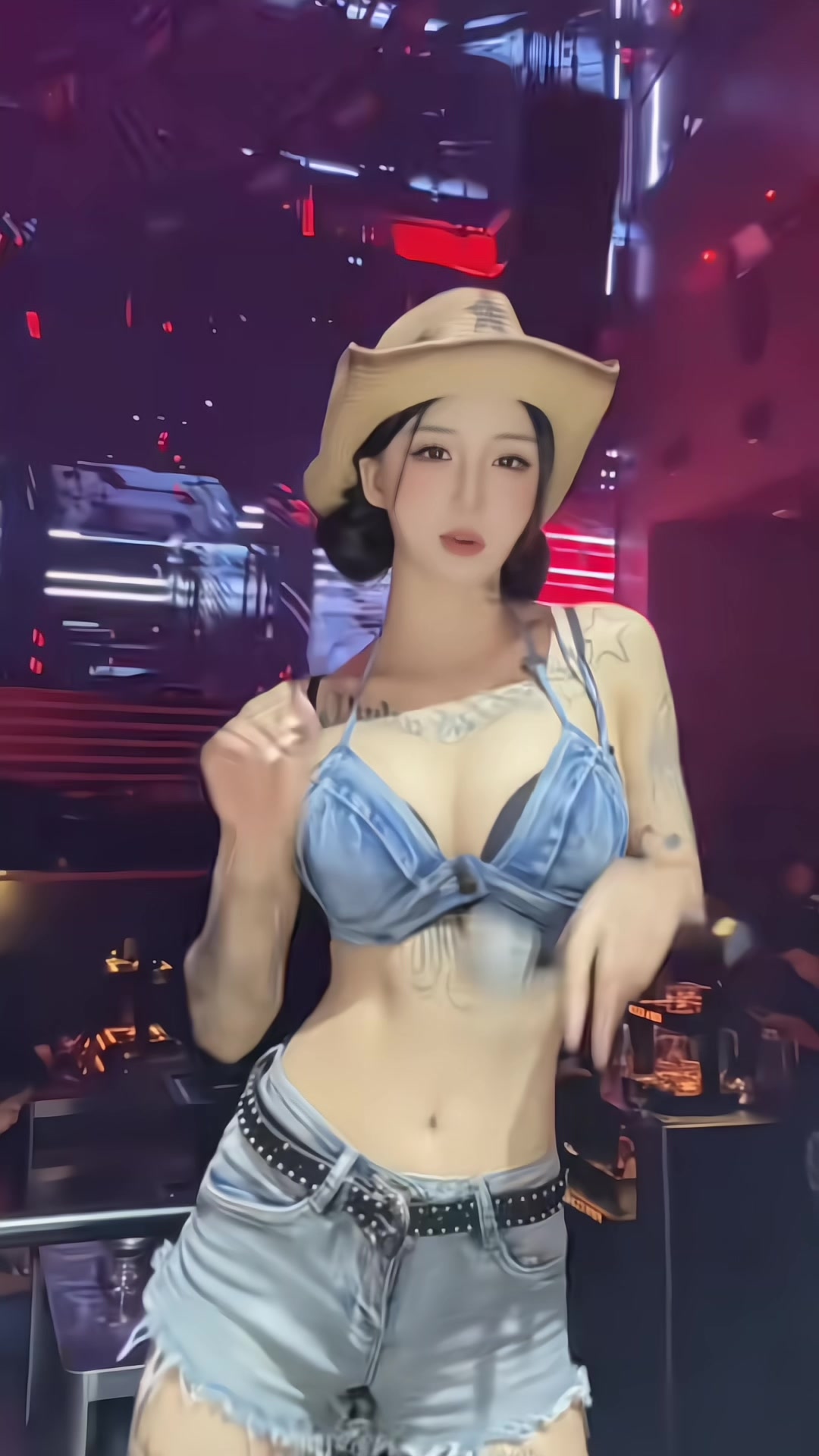 @Xinh đi bar