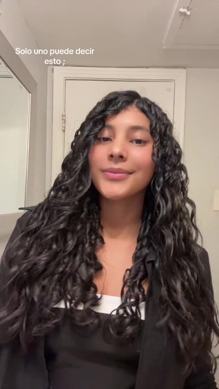 @Alison González