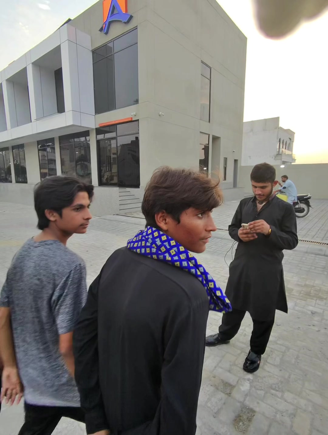 @Saud Prankster
