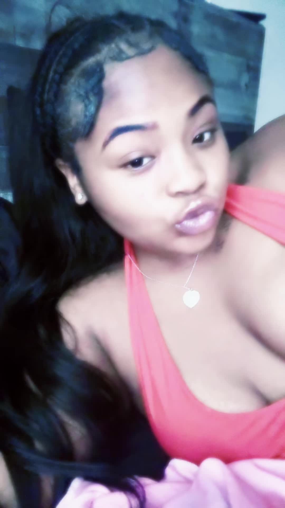 @Femalebagger