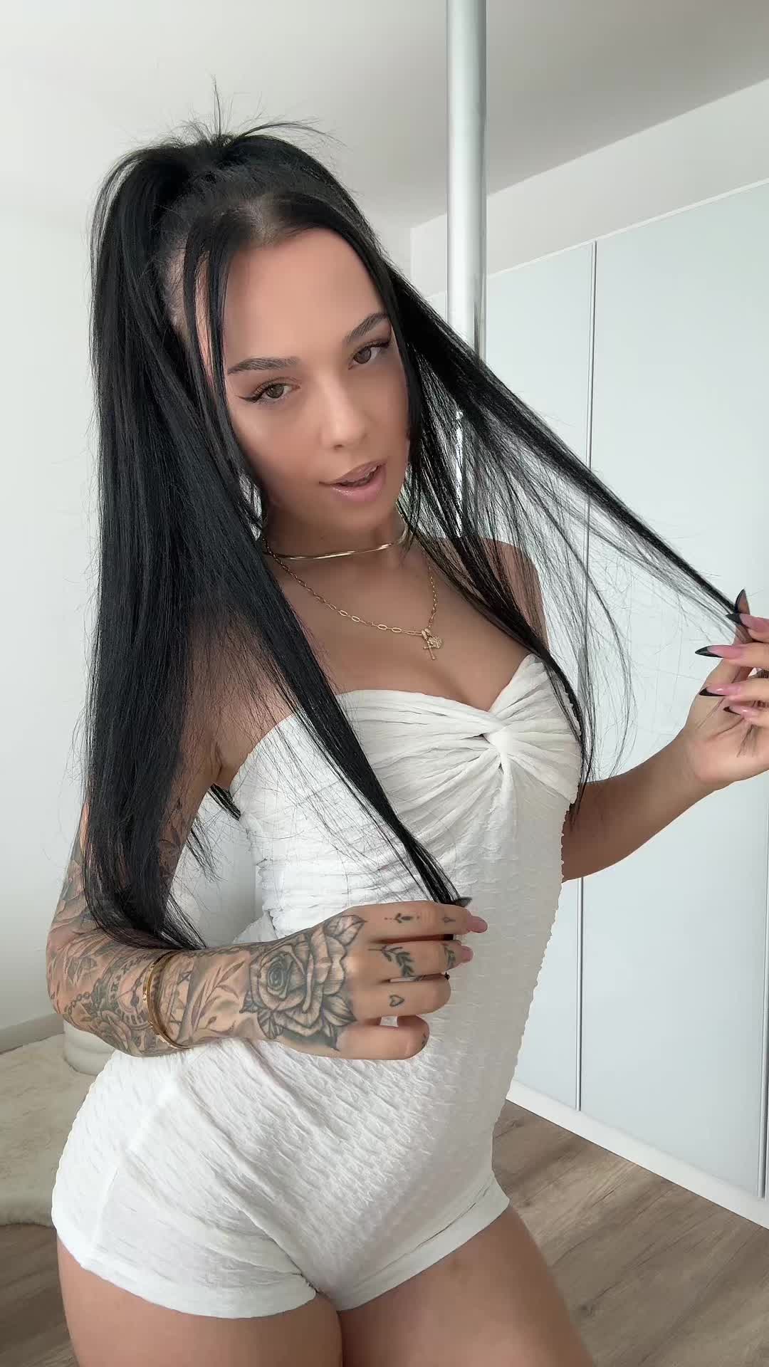 @𝐚𝐧𝐢𝐭𝐚