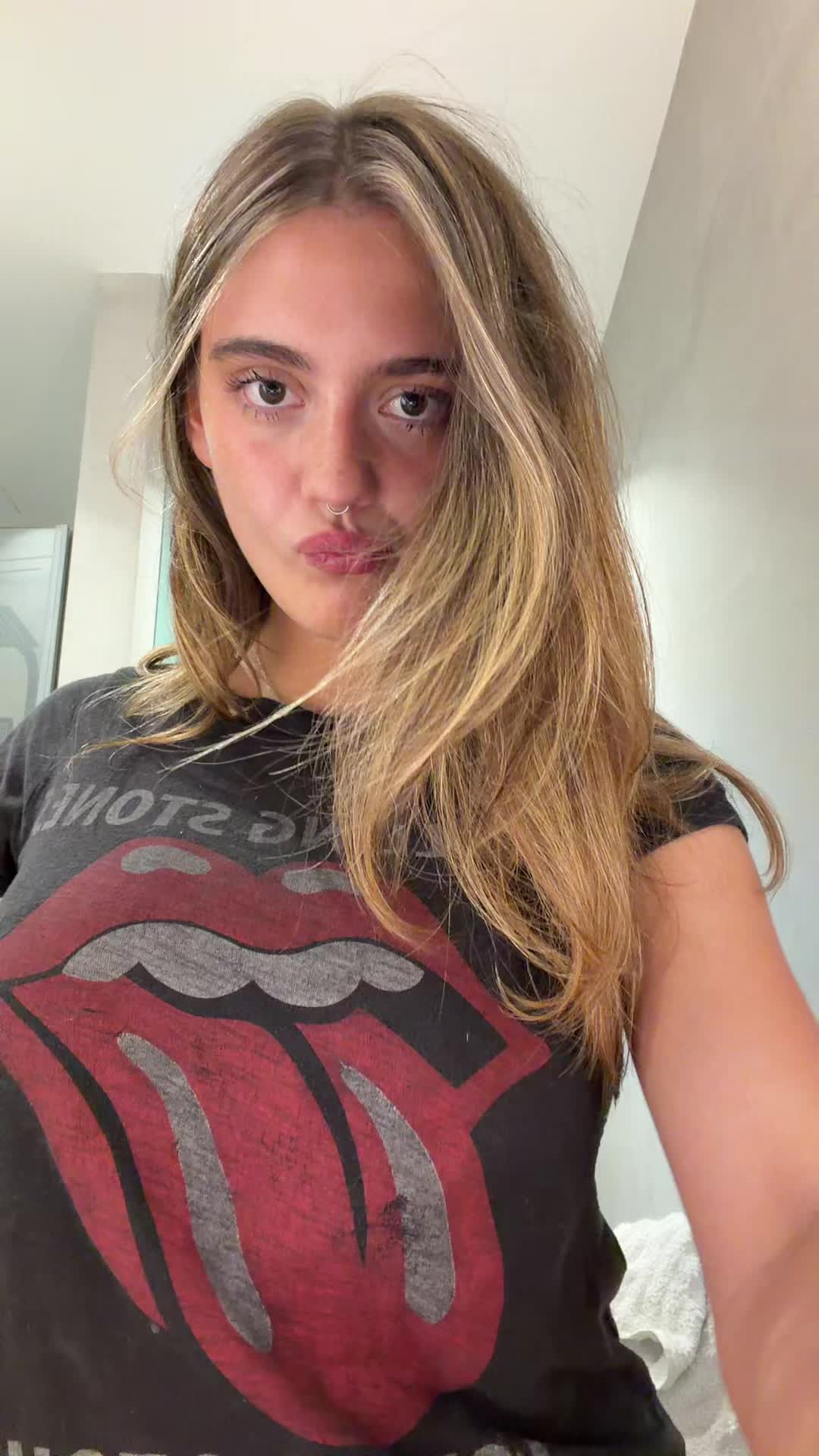 @elliesnora1