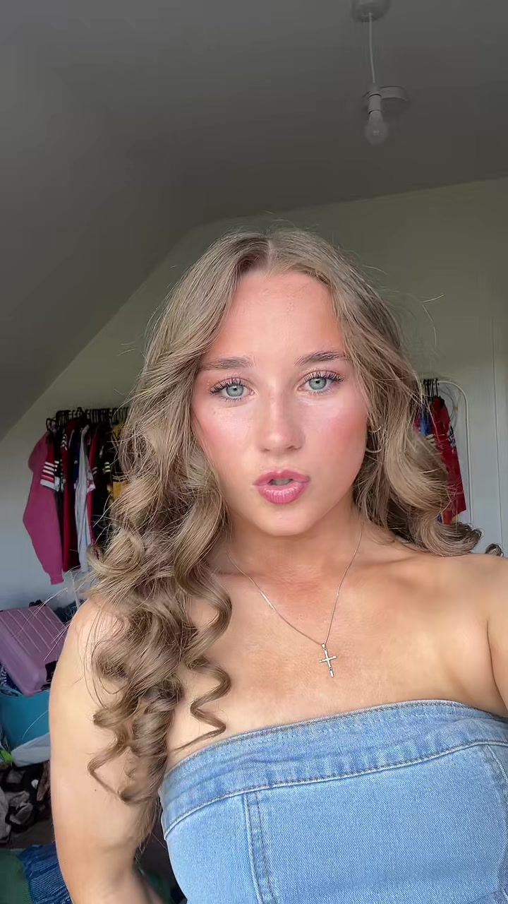 @ℰ𝓁𝓁𝒾ℯ ℬ𝓊𝒸𝓀𝓁ℯ𝓎ꨄ🌞