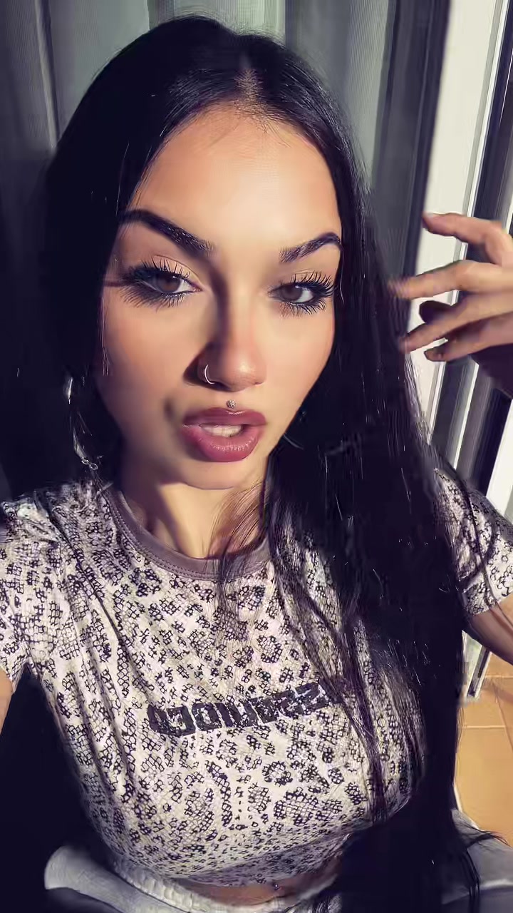 @𝕲𝕷𝕺𝕽𝕴𝕬👑