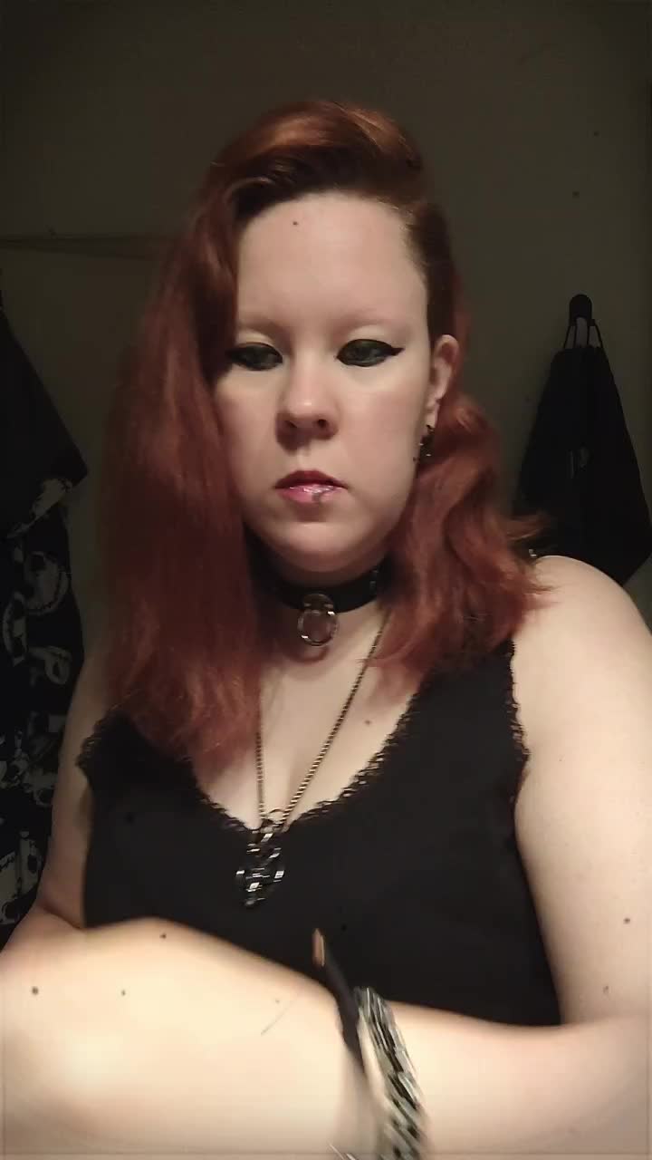 @Charlene 🖤🌹🦇