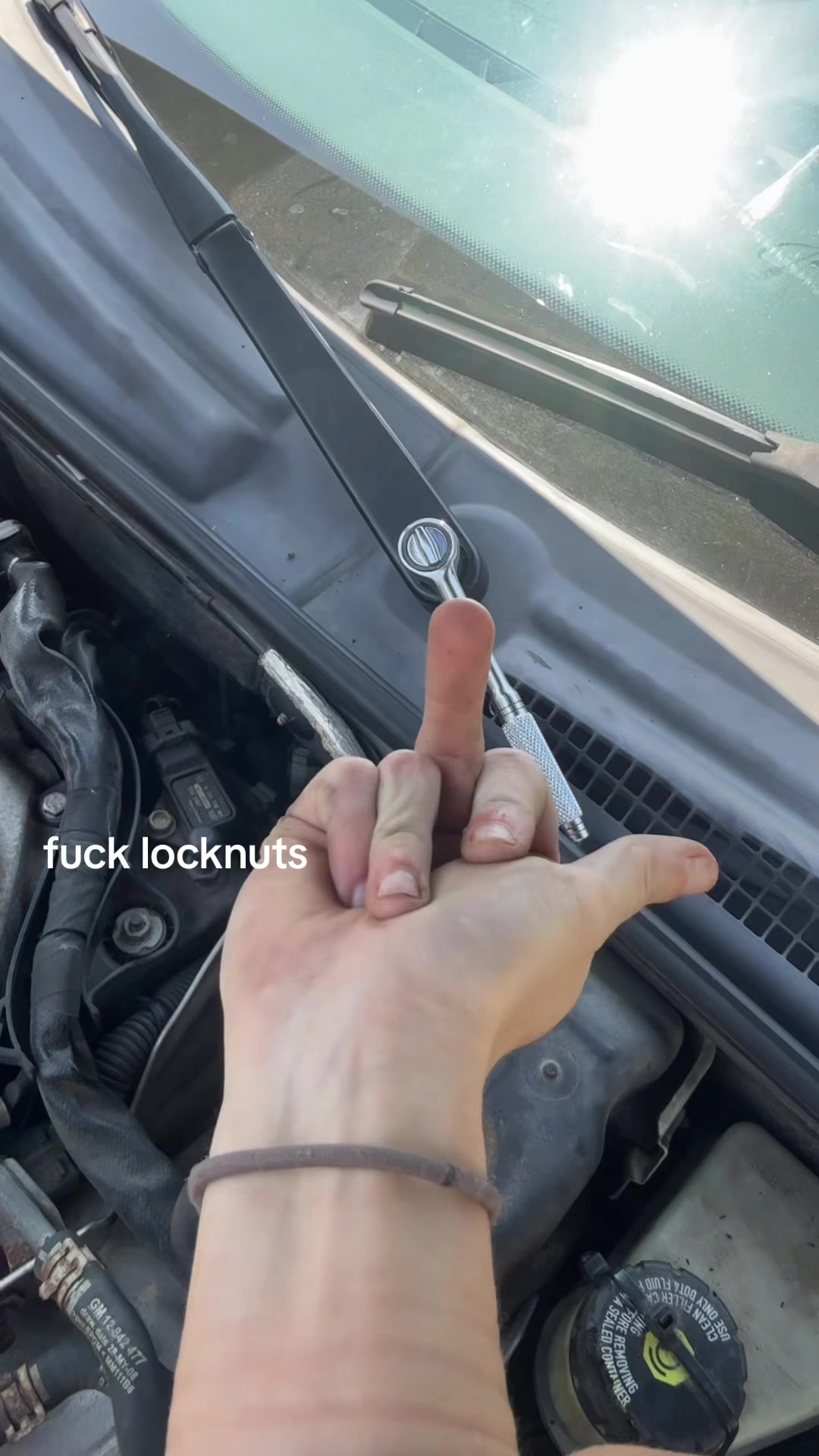 @️V