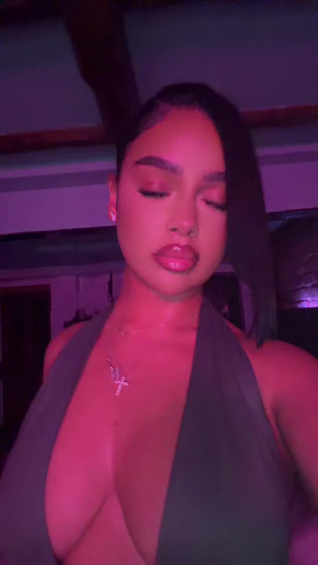 @nelliecharles_