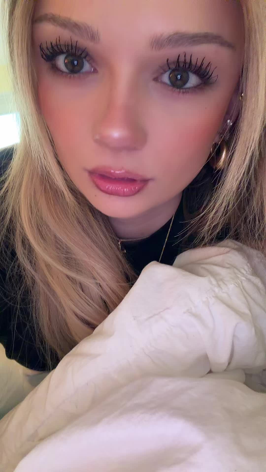 @isabella