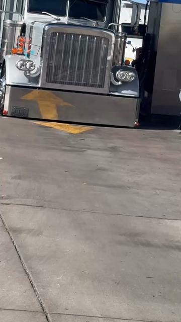 @Super TruckerFAX Jersey ✝️