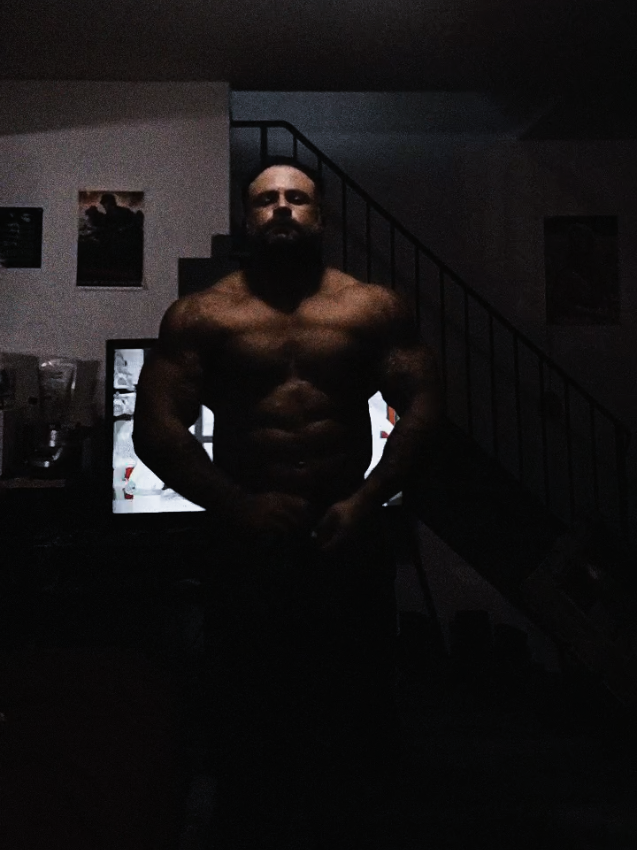 @Flesh_artist_1985