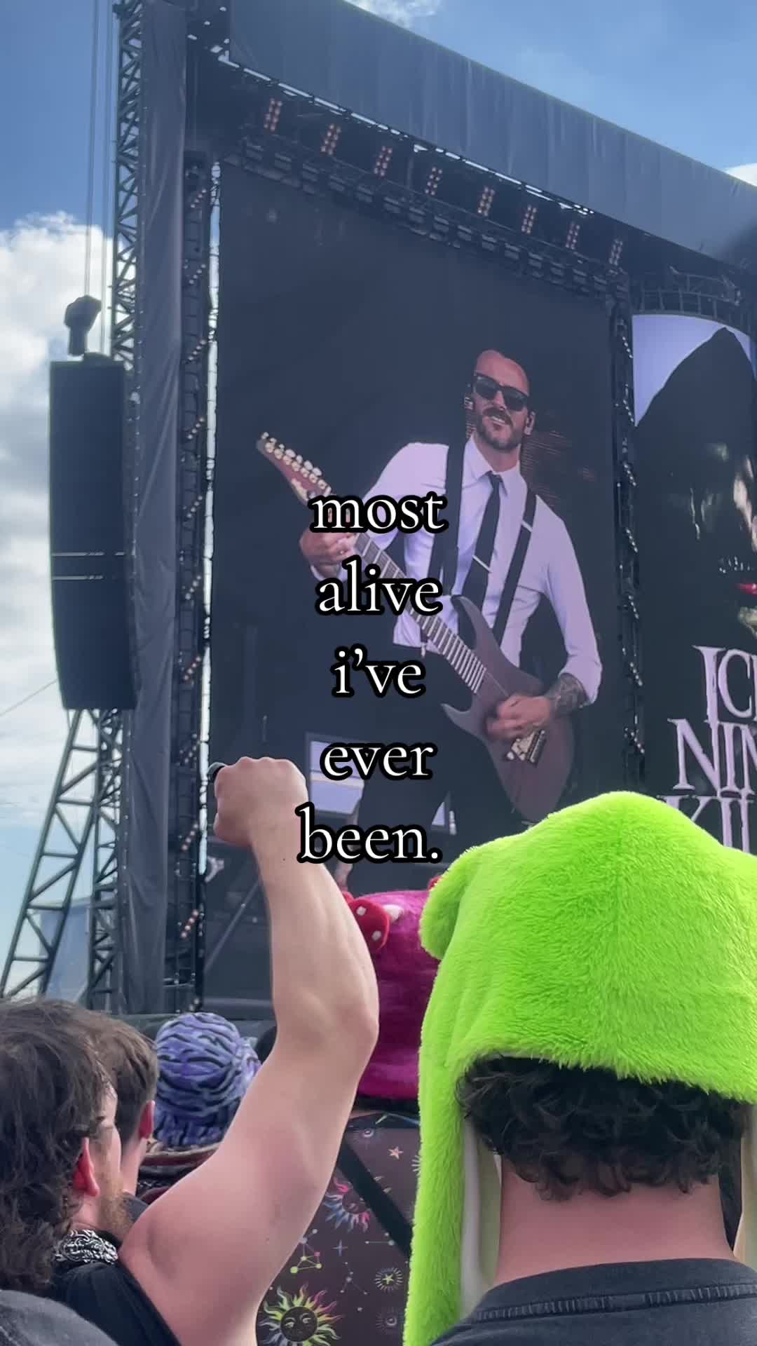 @𝔏𝔞𝔲𝔯𝔢𝔫𝔐𝔦𝔠𝔥𝔢𝔩𝔩𝔢🦇