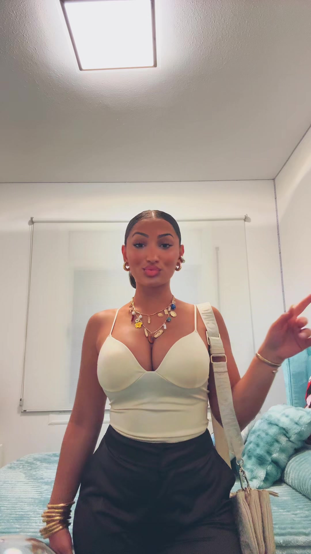 @Aroa.nv