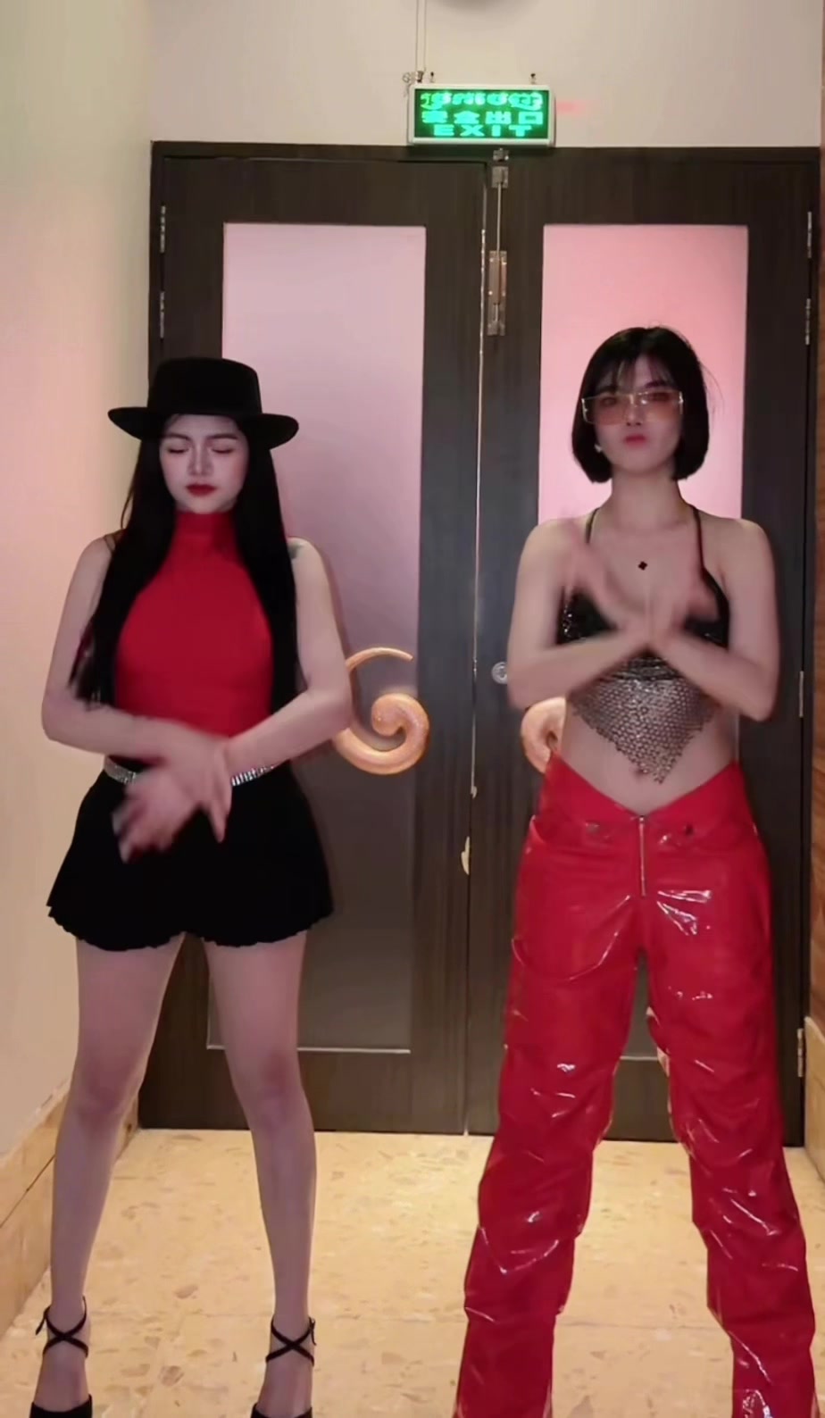 @Elle