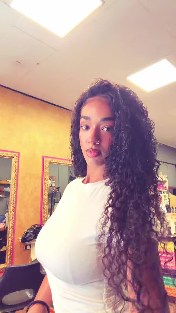 @badgalivy_