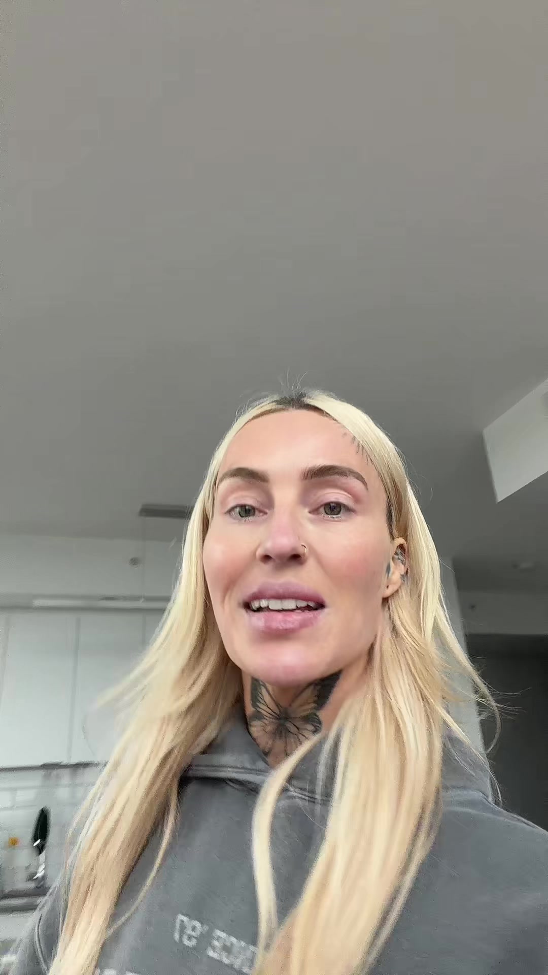 @elizabethjoym