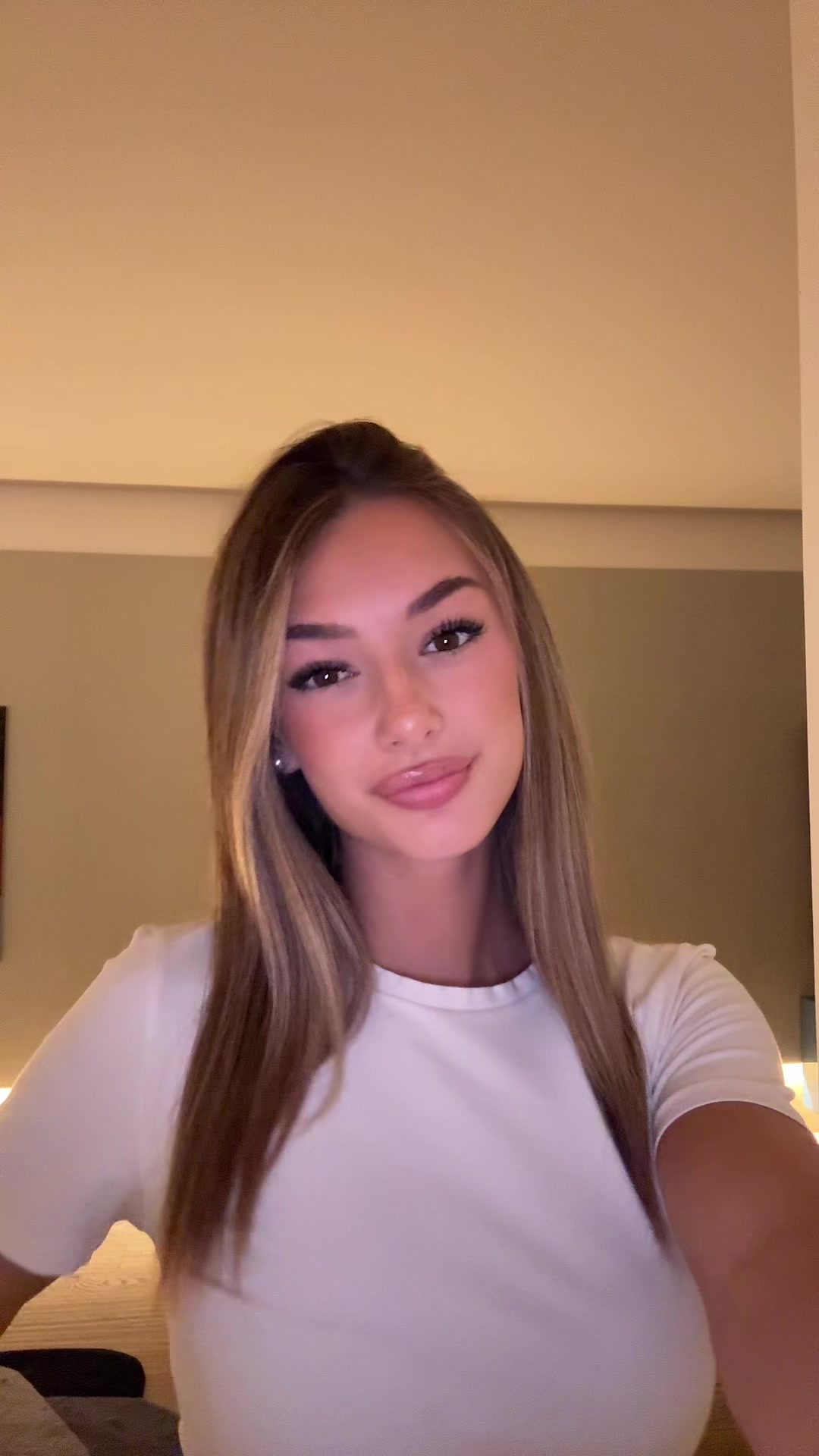 @𝑬𝑳𝑬𝑵𝑨